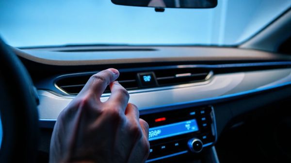 Guide pratique pour identifier et résoudre les fuites de climatisation automobile