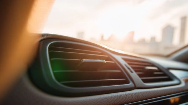 Guide pratique pour identifier et résoudre les fuites de climatisation automobile